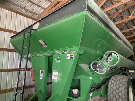 2011 Brent 882 Grain Cart