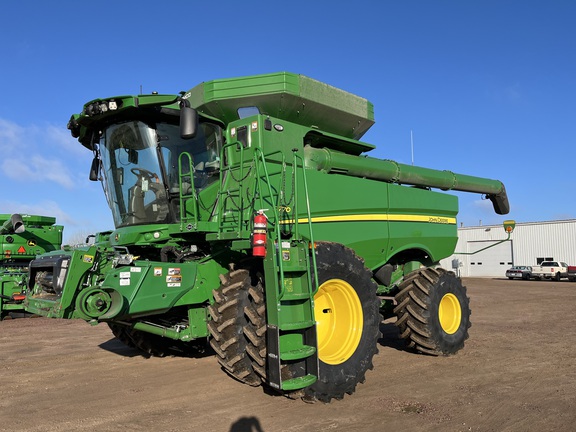 2023 John Deere S770 Combine
