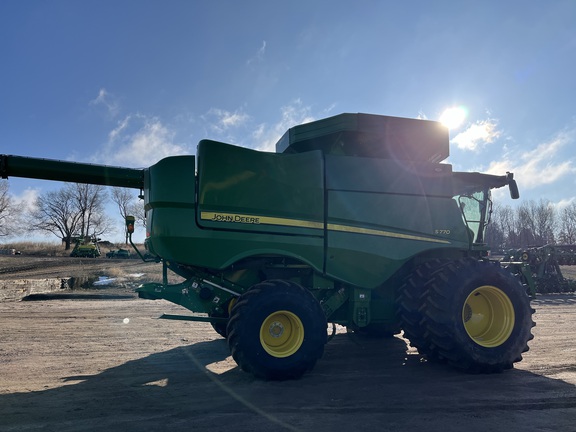 2023 John Deere S770 Combine