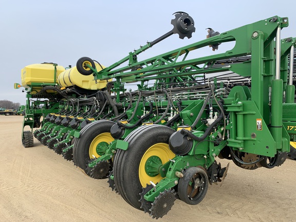 2022 John Deere 1775NT Planter