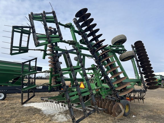 1998 John Deere 637 Disk