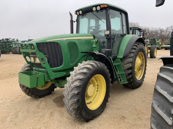 2003 John Deere 7520 Tractor