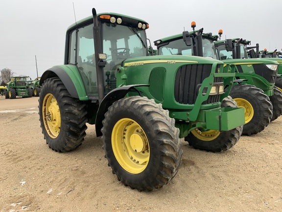 2003 John Deere 7520 Tractor