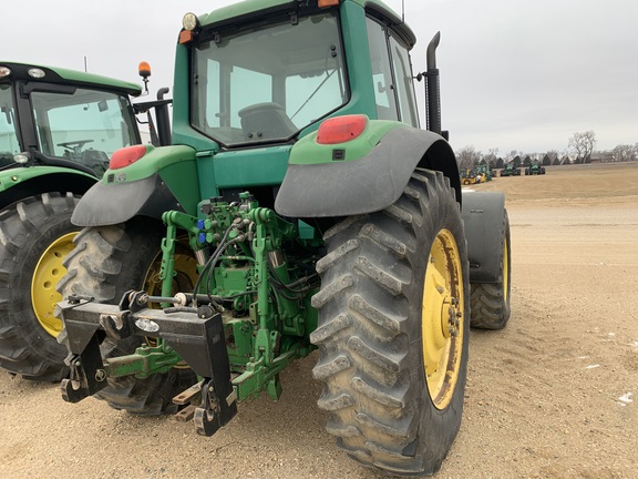 2003 John Deere 7520 Tractor