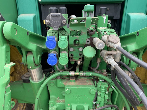 2003 John Deere 7520 Tractor