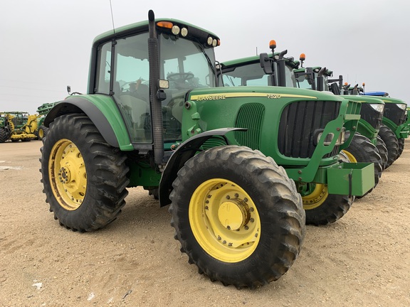 2003 John Deere 7520 Tractor