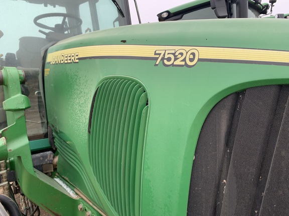 2003 John Deere 7520 Tractor