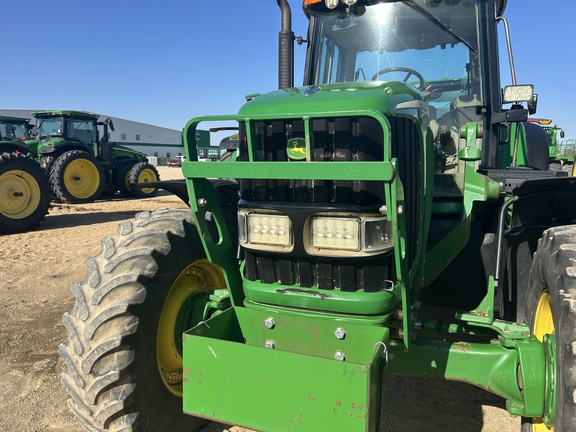 2003 John Deere 7520 Tractor