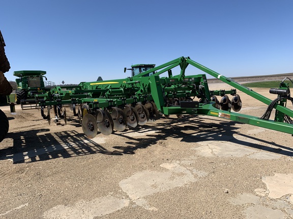 2017 John Deere 2730 Disk Ripper
