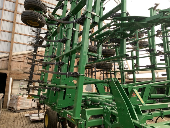 2013 John Deere 2210 Field Cultivator