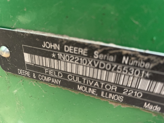 2013 John Deere 2210 Field Cultivator