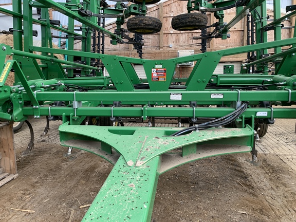 2013 John Deere 2210 Field Cultivator