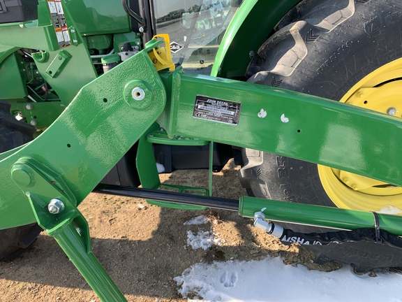 2022 John Deere 220R Loader