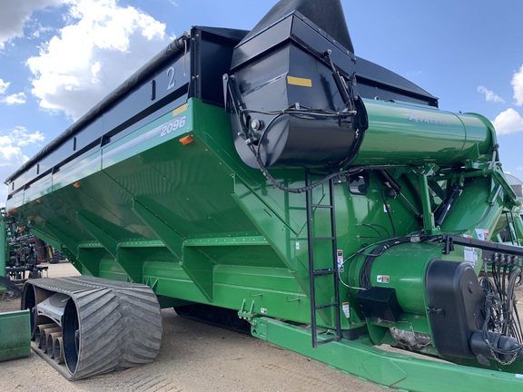 2017 Brent 2096 Grain Cart
