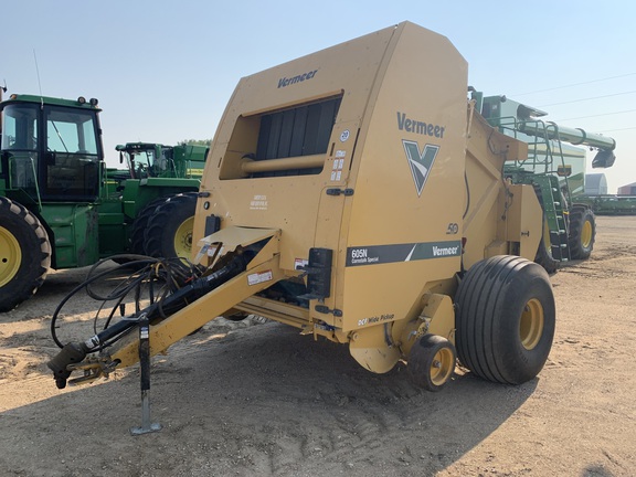 2022 Vermeer 605N Cornstalk Baler/Round