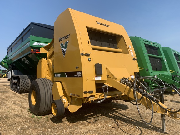 2022 Vermeer 605N Cornstalk Baler/Round