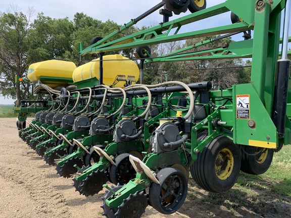 2009 John Deere DB60 Planter