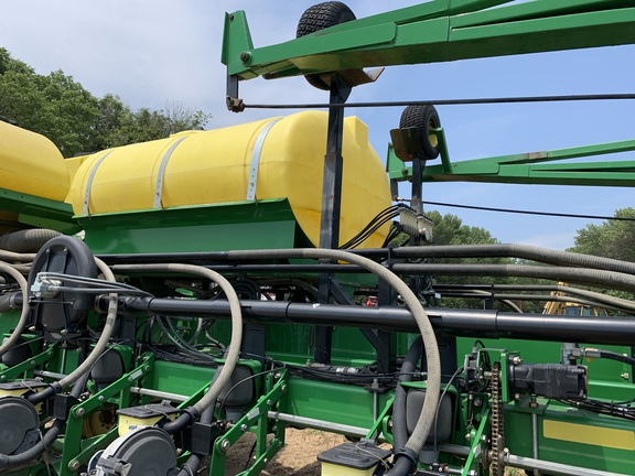 2009 John Deere DB60 Planter