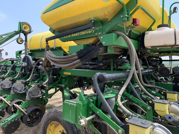 2009 John Deere DB60 Planter