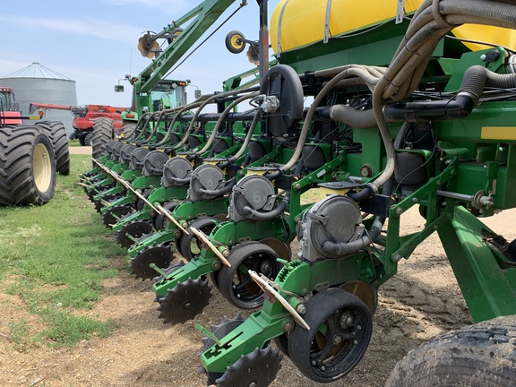 2009 John Deere DB60 Planter