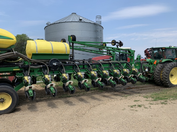 2009 John Deere DB60 Planter