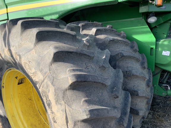 2014 John Deere S690 Combine