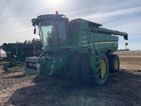 2014 John Deere S690 Combine