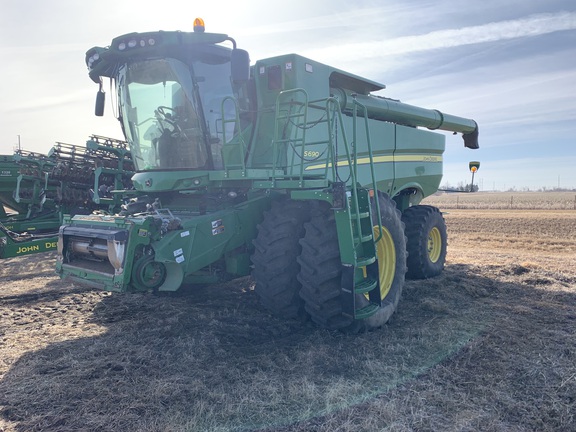 2014 John Deere S690 Combine