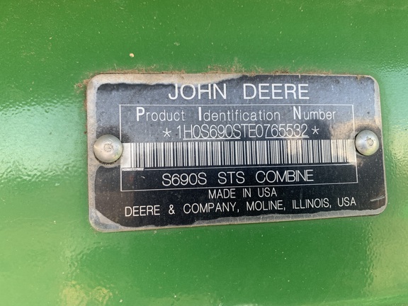 2014 John Deere S690 Combine