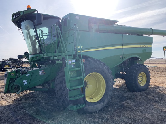 2014 John Deere S690 Combine