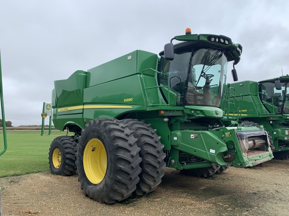 2014 John Deere S690 Combine
