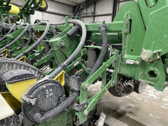 2009 John Deere 1770NT CCS Planter