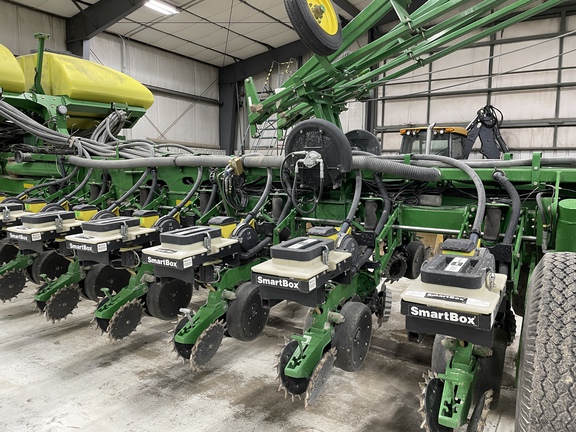 2009 John Deere 1770NT CCS Planter