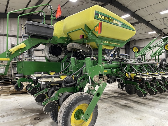 2009 John Deere 1770NT CCS Planter