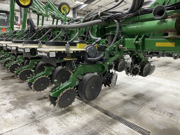 2009 John Deere 1770NT CCS Planter