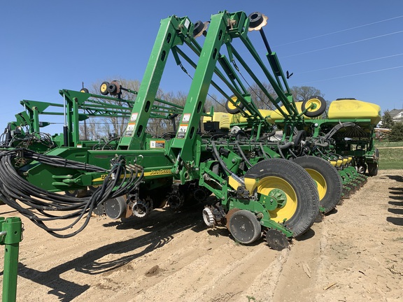 2009 John Deere 1770NT CCS Planter