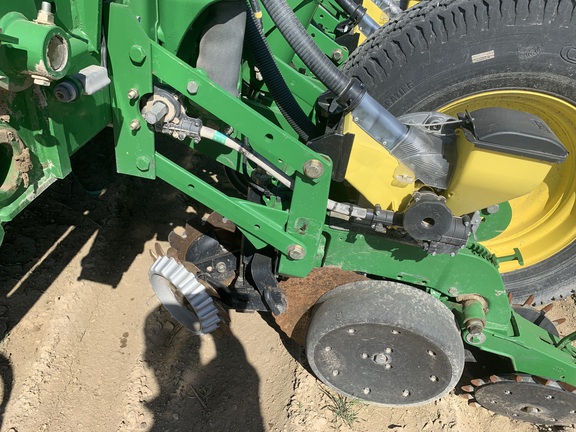 2009 John Deere 1770NT CCS Planter