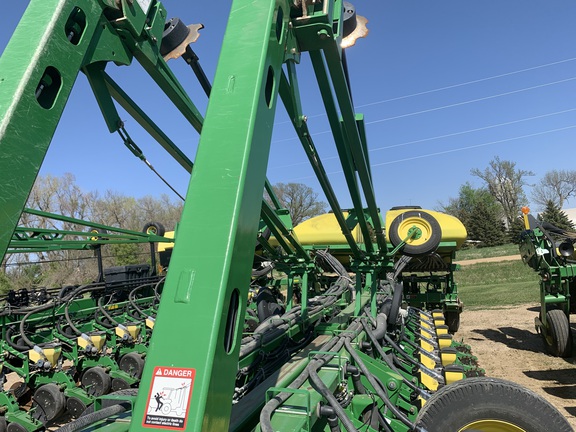 2009 John Deere 1770NT CCS Planter