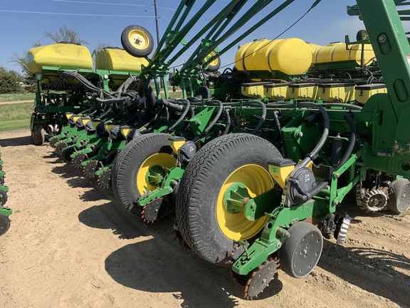 2009 John Deere 1770NT CCS Planter