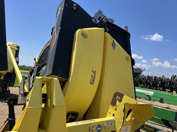 2020 John Deere 772 Header Forage