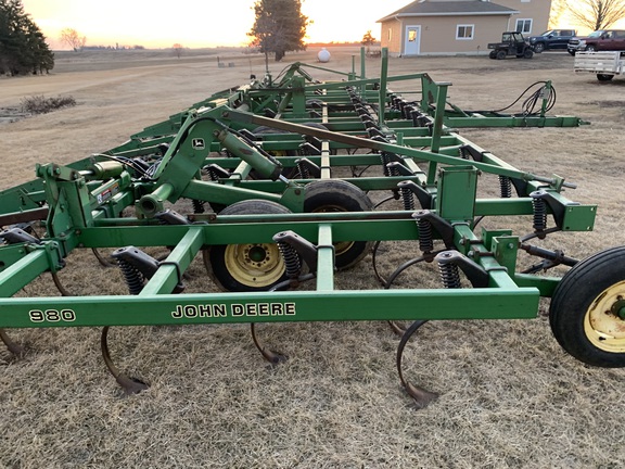 1997 John Deere 980 Field Cultivator