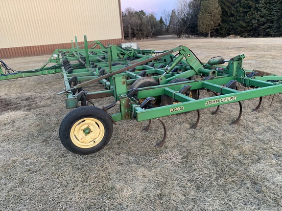 1997 John Deere 980 Field Cultivator