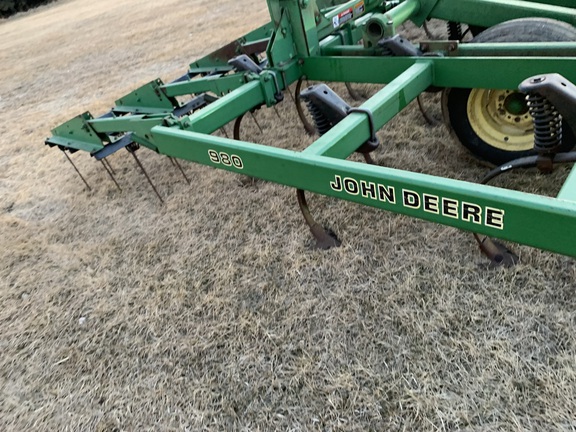 1997 John Deere 980 Field Cultivator
