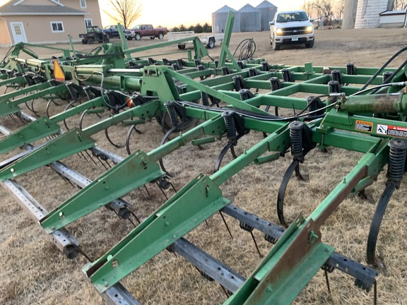 1997 John Deere 980 Field Cultivator