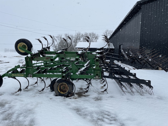 2005 John Deere 2210 Field Cultivator