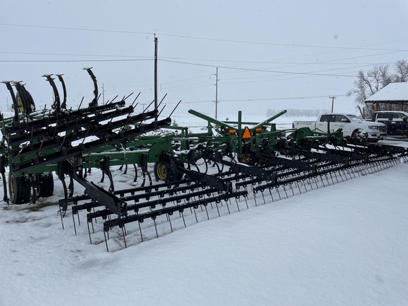 2005 John Deere 2210 Field Cultivator
