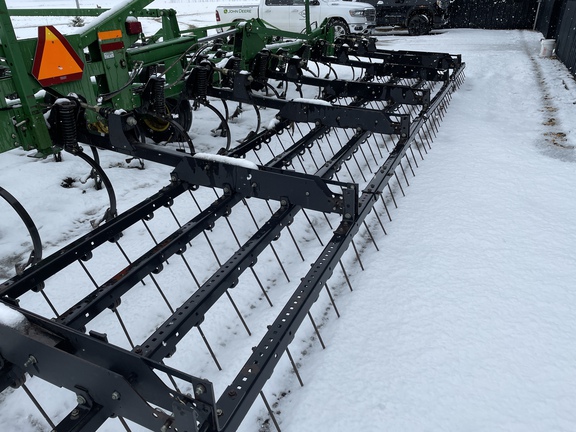 2005 John Deere 2210 Field Cultivator