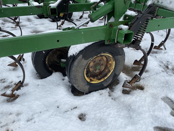 2005 John Deere 2210 Field Cultivator
