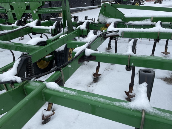 2005 John Deere 2210 Field Cultivator