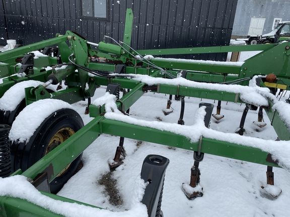 2005 John Deere 2210 Field Cultivator